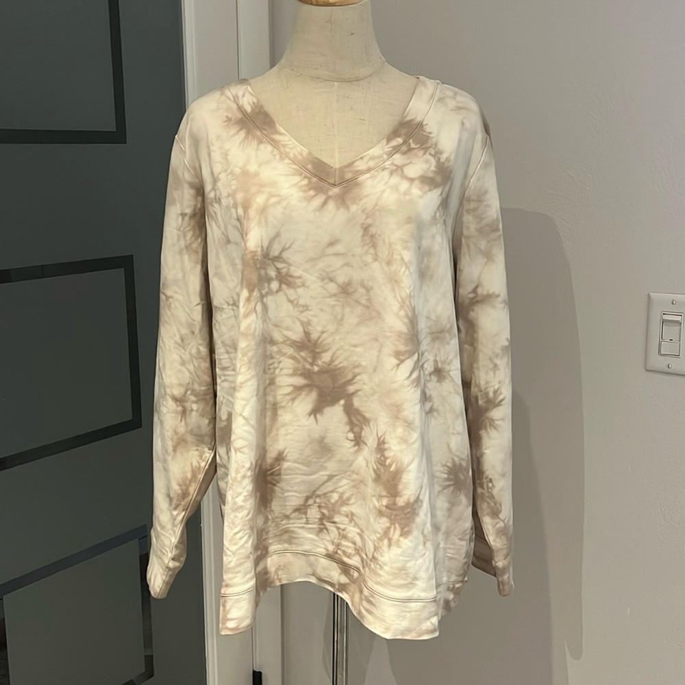 NWT Women's Jersey V-Neck Tan/Cream Tie Dye Long Sleeve